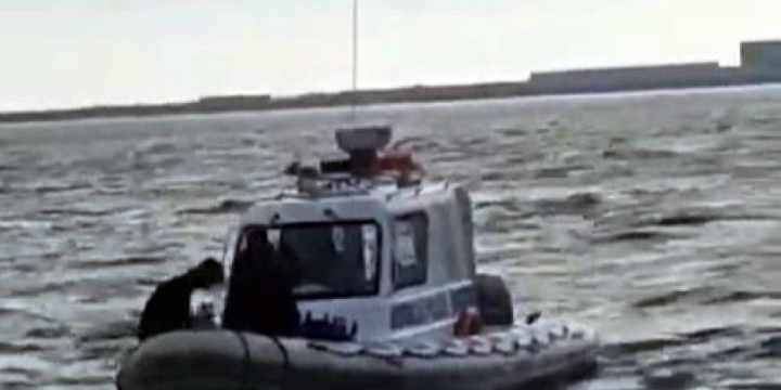 Bakıda bulvar ərazisində gəzinti qayığı batıb