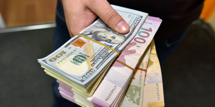 Bir fiziki şəxslə aparılan valyuta mübadiləsi əməliyyatının gündəlik həddi müəyyənləşib