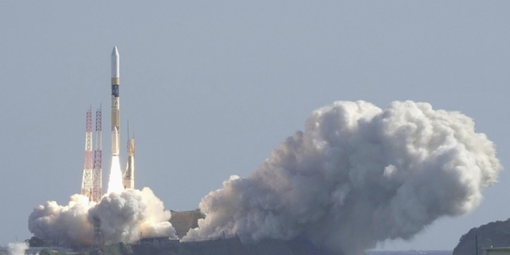 Yapon kosmik aparatı Ay orbitinə daxil olub