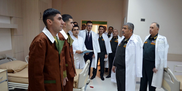 Müdafiə Nazirliyinin rəhbərliyi bayramla bağlı hospitalda olub