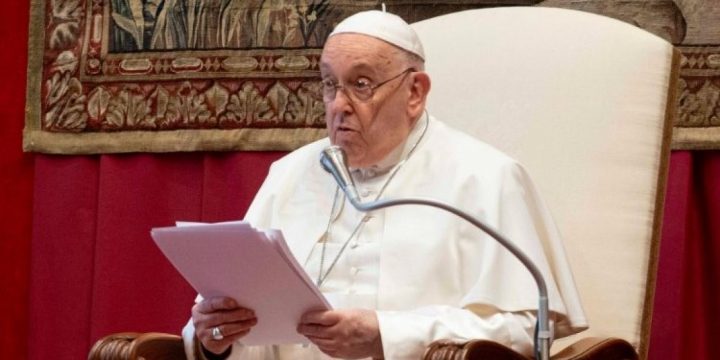 Papa Fransisk Azərbaycan və Ermənistanı sülh müqaviləsi imzalamağa çağırıb