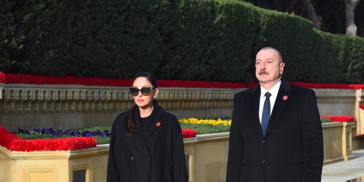 Prezident İlham Əliyev və Birinci xanım Mehriban Əliyeva 20 Yanvar faciəsinin 34-cü ildönümü ilə əlaqədar Şəhidlər xiyabanını ziyarət ediblər