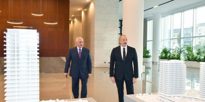 Prezident İlham Əliyev Bakı Ağ Şəhərin Mərkəzi Park Kvartalında tikinti, abadlıq işləri və Ofis binasında yaradılan şərait ilə tanış olub 