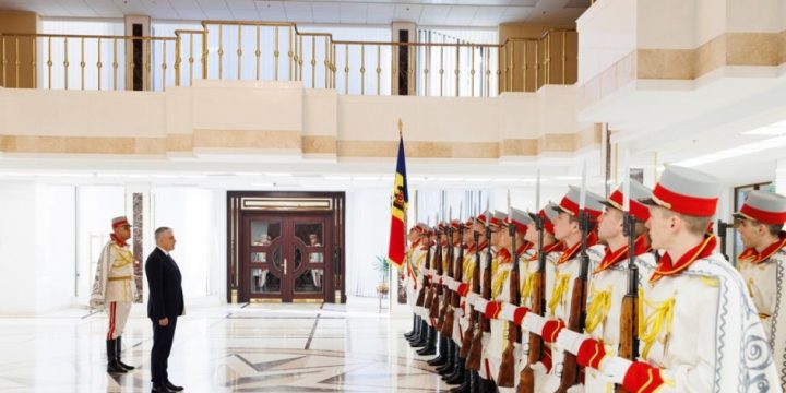 Azerbaijani ambassador presents credentials to President of Moldova