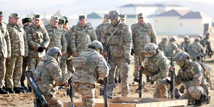 Azerbaijani Army holds commanders’ session