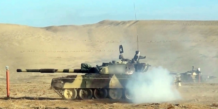 Azerbaijani servicemen evaluated on driving and firing skills
