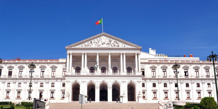 Portuqaliya prezidenti parlamenti buraxıb