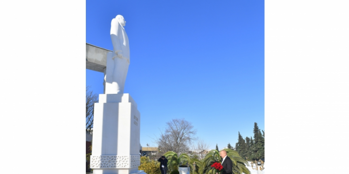 Lənkəran şəhərində Ümummilli Lider Heydər Əliyevin abidəsini ziyarət