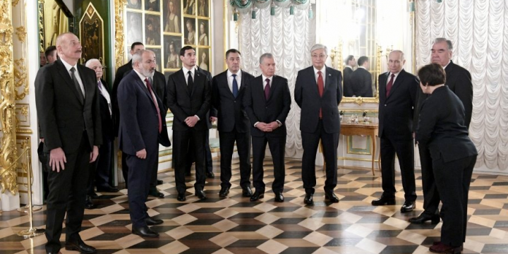 President Ilham Aliyev visited Grand Peterhof Palace in Saint Petersburg