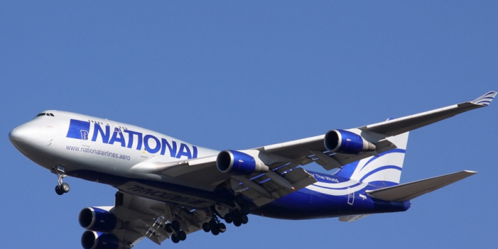 ABŞ aviadaşıyıcısının təyyarəsi Bakı hava limanına təcili eniş edib