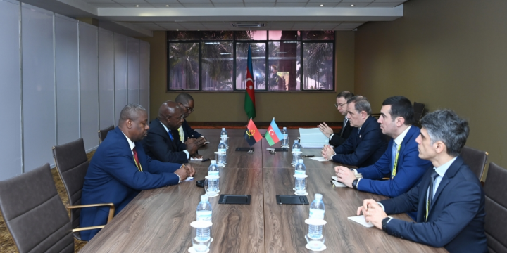 Azerbaijani FM meets with his Angolan counterpart