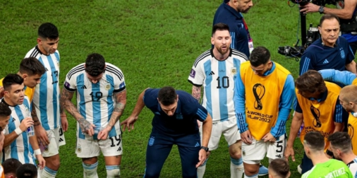 Lionel Messi ilə baş məşqçi arasında insident baş verib