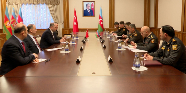 Azerbaijan’s defense minister meets with rector of Turkish National Defense University