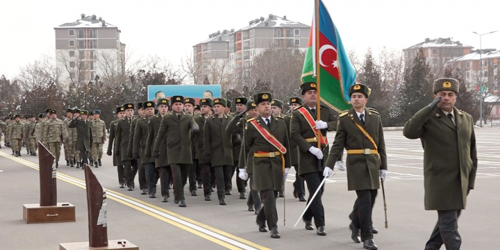 Gizir və müddətdən artıq həqiqi hərbi xidmət hərbi qulluqçusu kurslarının növbəti buraxılışı olub