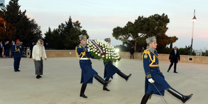 President of United Arab Emirates pays respect to Azerbaijani martyrs