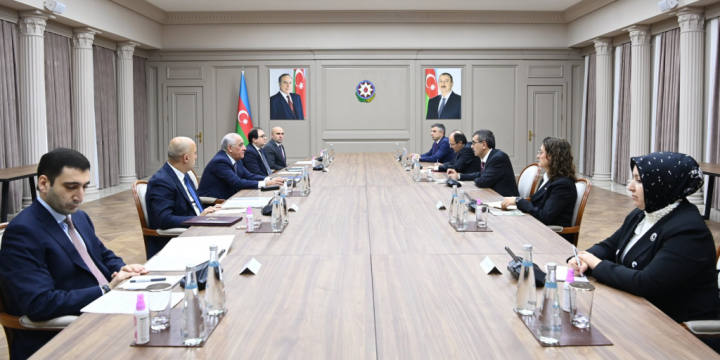 Baş nazir Əli Əsədov Türkiyənin milli təhsil naziri ilə görüşüb