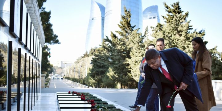 Parlamentlərarası İttifaqın Baş katibi Şəhidlər xiyabanını ziyarət edib