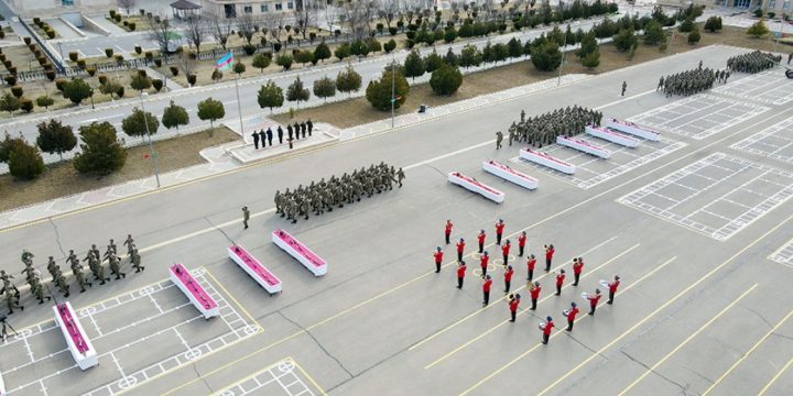 Əlahiddə Ümumqoşun Orduda gənc əsgərlər hərbi and içiblər