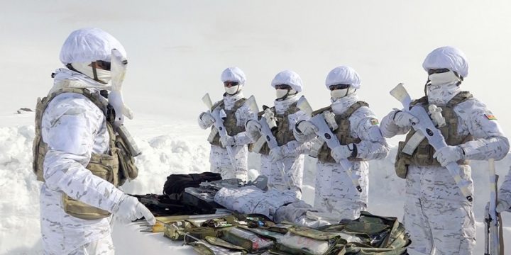 “Şiddətli soyuqlarda döyüş əməliyyatlarının aparılması” mövzusunda taktiki-xüsusi təlim keçirilib