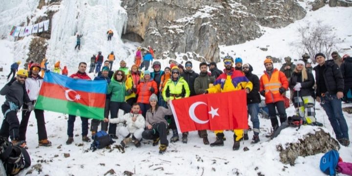 Azərbaycanda buzadırmanma festivalı keçirilib