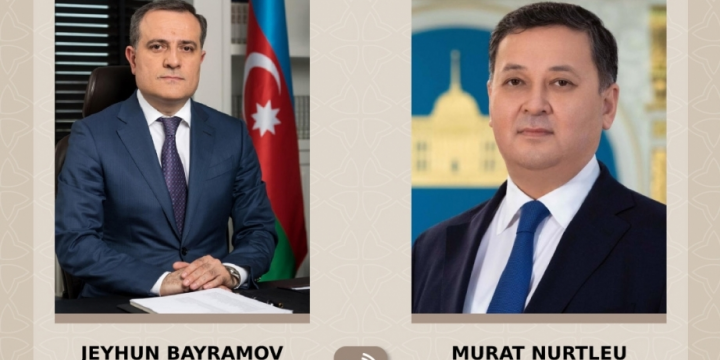Azerbaijani, Kazakh FMs talk over phone