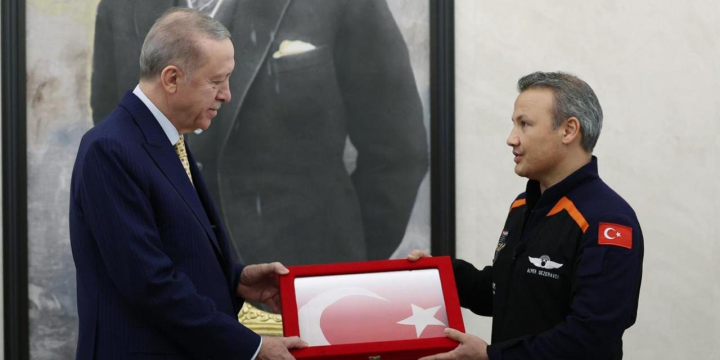 Rəcəb Tayyib Ərdoğan Alper Gezeravcı ilə görüşüb
