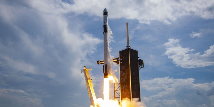 “SpaceX” daha 22 internet-peykini orbitə çıxarıb