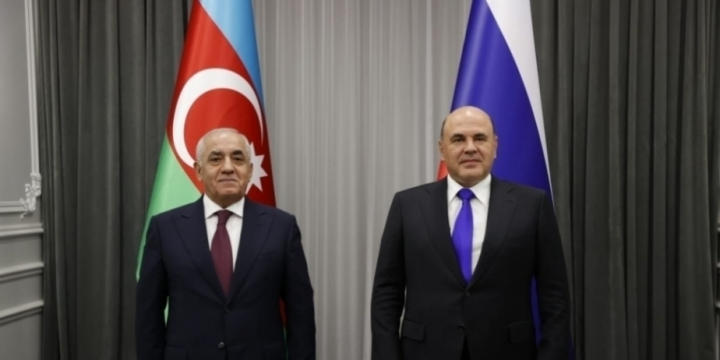 Azerbaijani, Russian PMs hold phone call