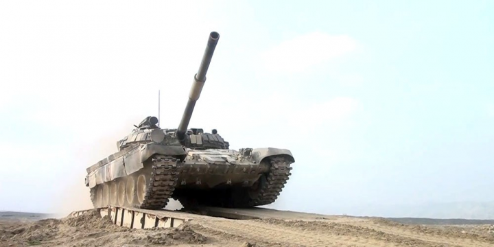 “Tankların və döyüş maşınlarının heyətlərinin hazırlanması kursu” keçirilir