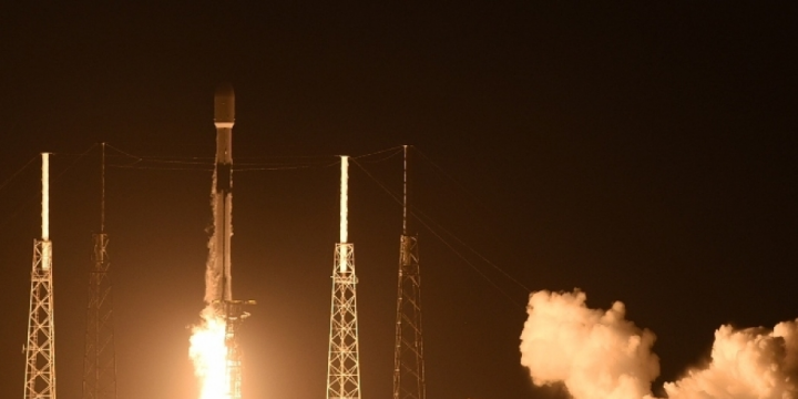 “SpaceX” orbitə daha 22 internet-peyk çıxarıb