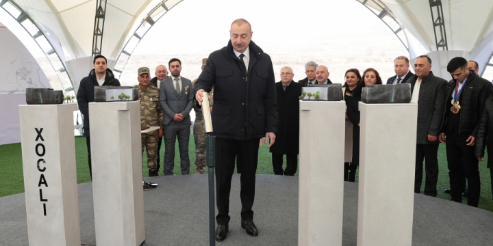 Prezident İlham Əliyev Xocalıda soyqırımı memorialının təməlini qoyub və rayon ictimaiyyətinin nümayəndələri ilə görüşüb 