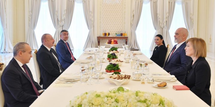 Prezident İlham Əliyevin Albaniyanın Baş naziri ilə geniş tərkibdə görüşü olub
