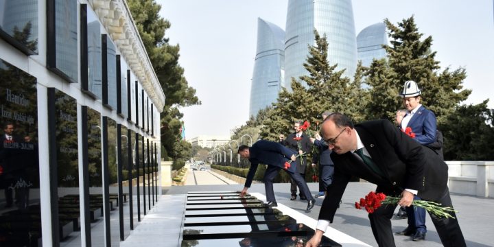 Participants of TURKPA meeting visit Alley of Martyrs