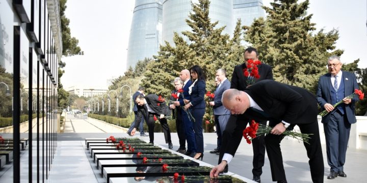 Delegation of National Assembly of Bulgaria visits Alley of Martyrs