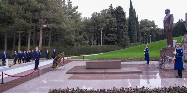 Qazaxıstan Prezidenti Kasım-Jomart Tokayev Ulu Öndər Heydər Əliyevin məzarını ziyarət edib
