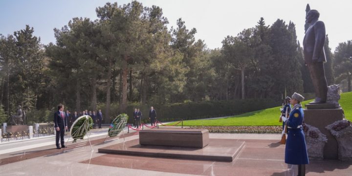 Georgian Prime Minister Irakli Kobakhidze visits tomb of Great Leader Heydar Aliyev