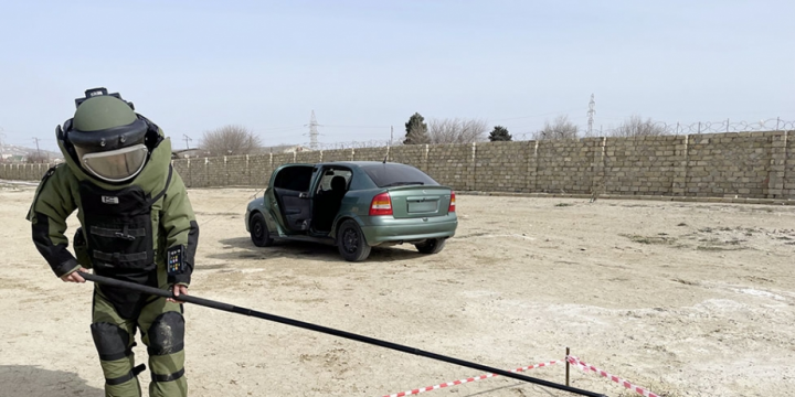 Engineering units conduct combat training classes, Defense Ministry