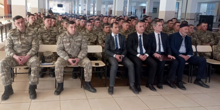 Representatives of State Committee on Religious Associations meet with servicemen