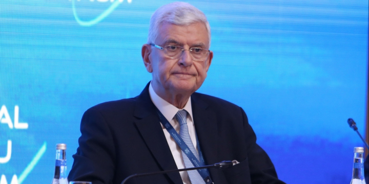 Volkan Bozkır: Fransanın Ermənistana silah-sursat satması bu ölkəyə açıq dəstək idi