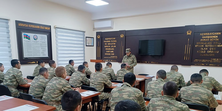 Azərbaycan Ordusunda hərbi qulluqçuların maarifləndirilməsi üzrə keçirilən tədbirlər davam etdirilir