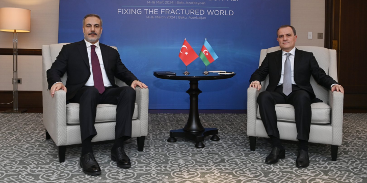 Ceyhun Bayramov Hakan Fidanla görüşüb