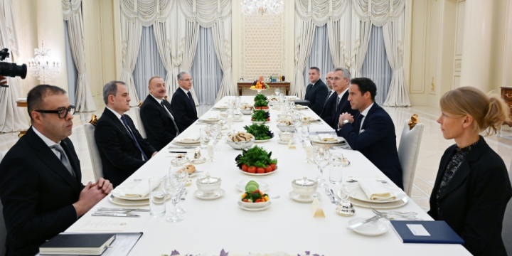 Prezident İlham Əliyevin NATO-nun Baş katibi ilə şam yeməyi əsnasında geniş tərkibdə görüş olub