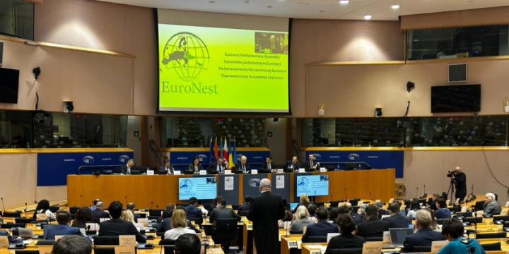 Head of Azerbaijani delegation to EuroNest PA calls on Armenian Parliament speaker to deliver statements promoting peace