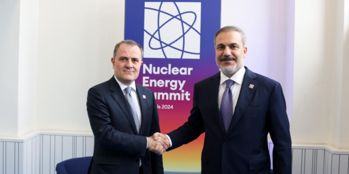 Jeyhun Bayramov and Hakan Fidan discuss development of transport corridors in region