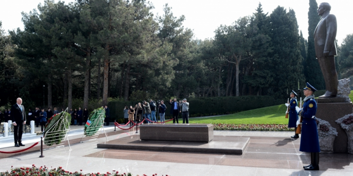 President of National Assembly of Bulgaria pays respect to National Leader Heydar Aliyev