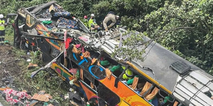 2 killed, 40 injured in Brazil bus crash