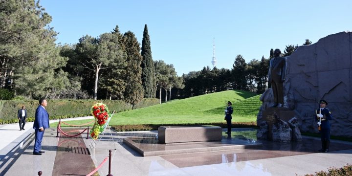 Congolese President pays tribute to Great Leader Heydar Aliyev