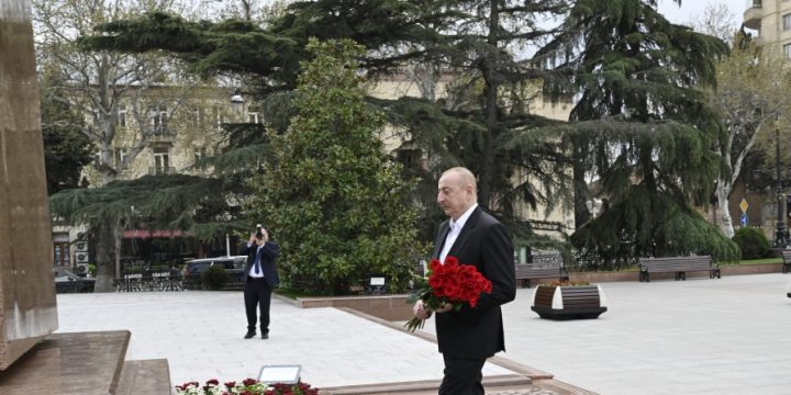 President Ilham Aliyev visited statue of Great Leader Heydar Aliyev in Ganja