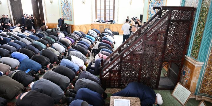 “Təzəpir” məscidində bayram namazı qılınıb