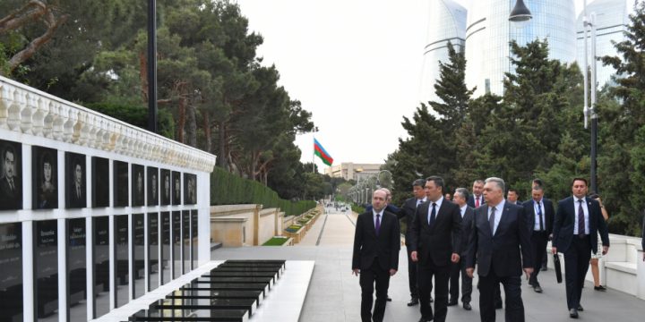 Kyrgyz President Sadyr Zhaparov pays tribute to Azerbaijani martyrs